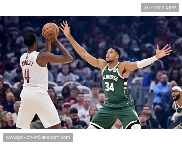 字母哥收下篮板，密尔沃基雄鹿时间在自己这边
