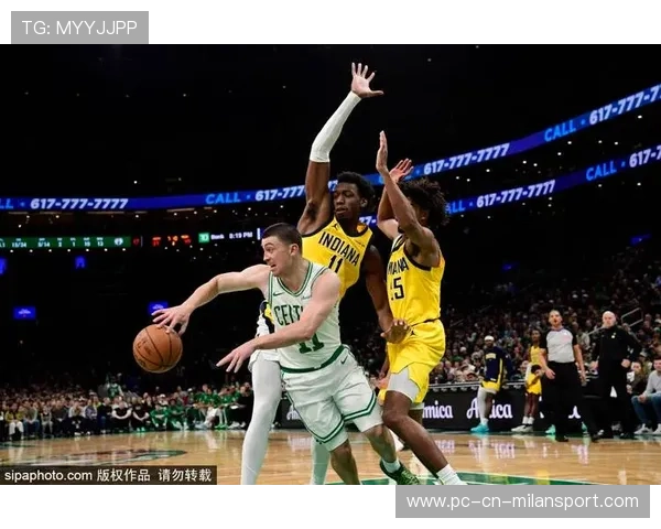 布朗冲击篮筐，凯尔特人进攻火力全开